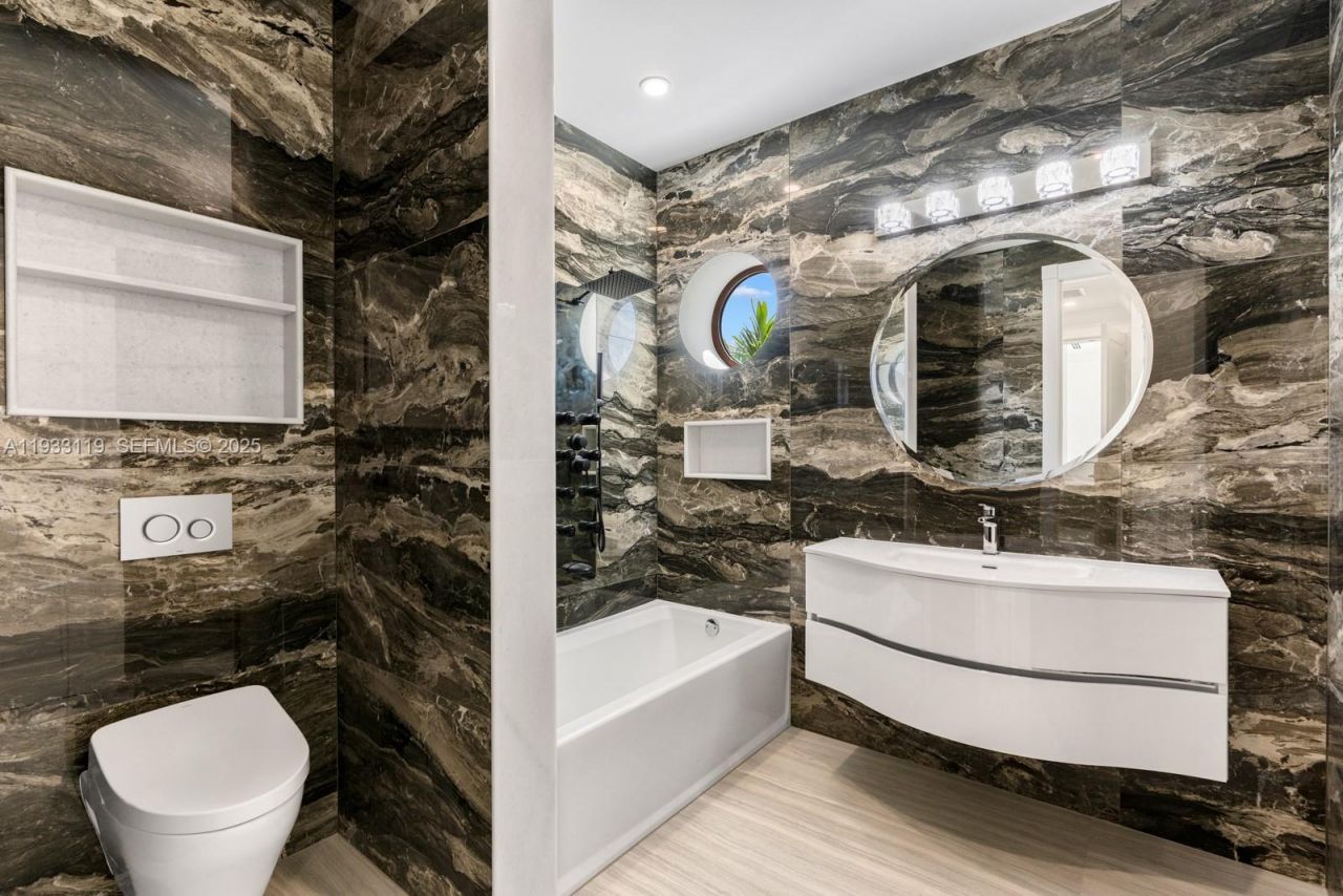 919 92nd St, Surfside, FL 33154 Photo