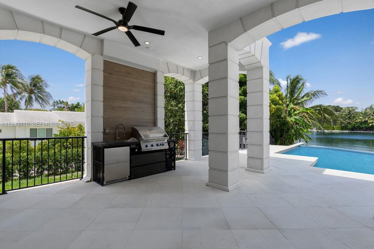 919 92nd St, Surfside, FL 33154 Photo