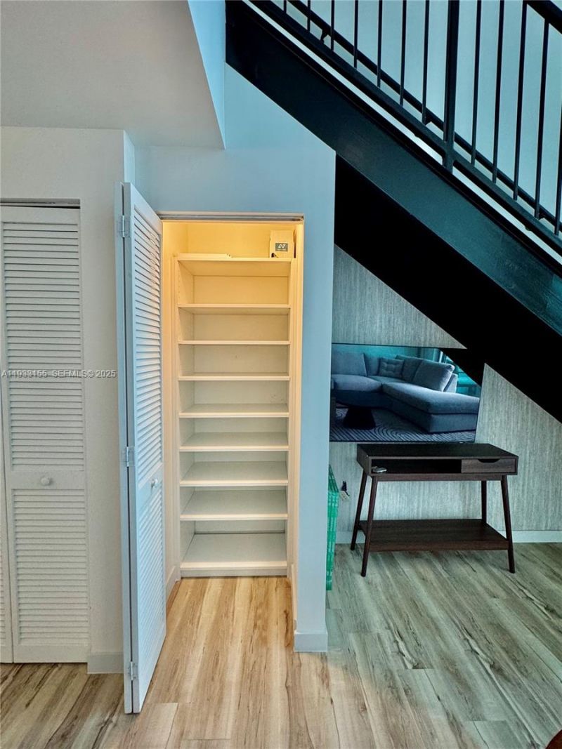 300 S Biscayne Blvd, Unit L-1210, Miami, FL 33131 Photo