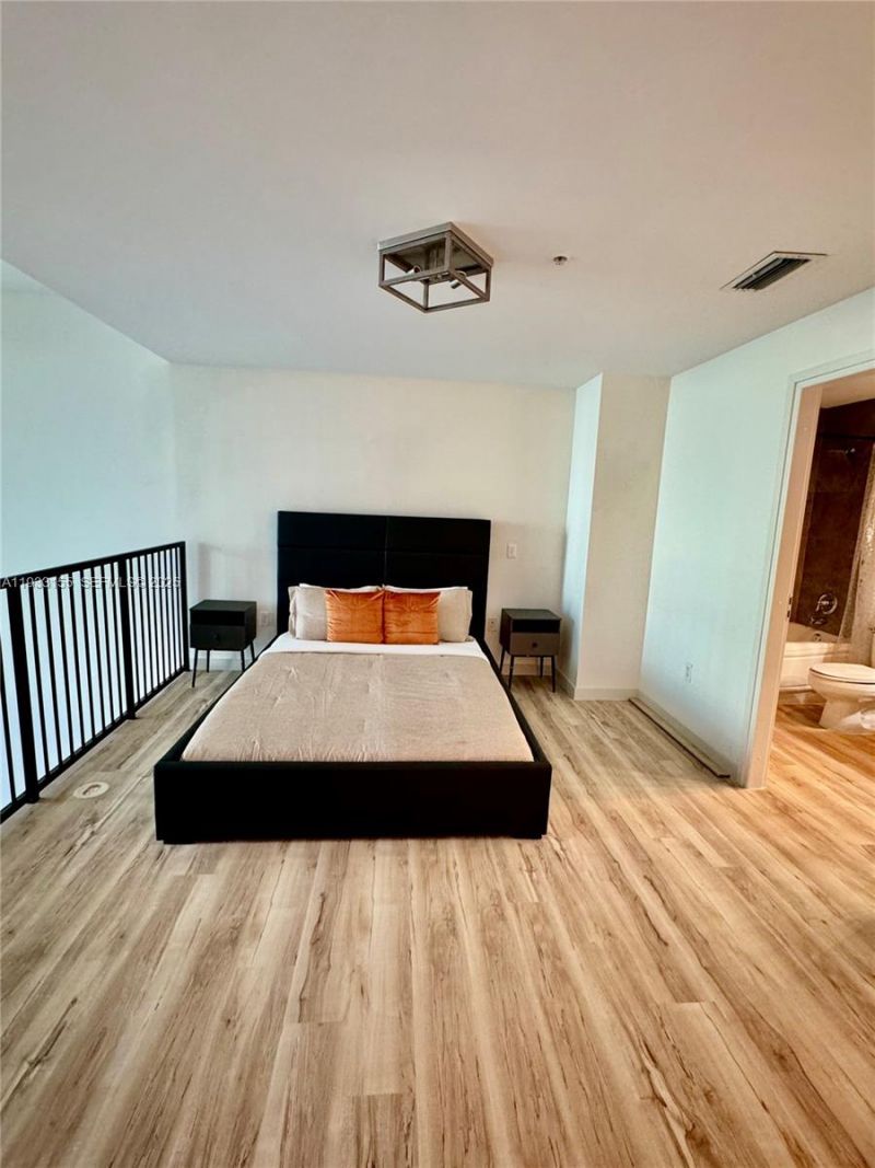 300 S Biscayne Blvd, Unit L-1210, Miami, FL 33131 Photo