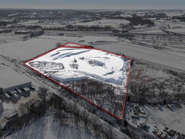 300 Westcor Dr, Coralville, IA 52241