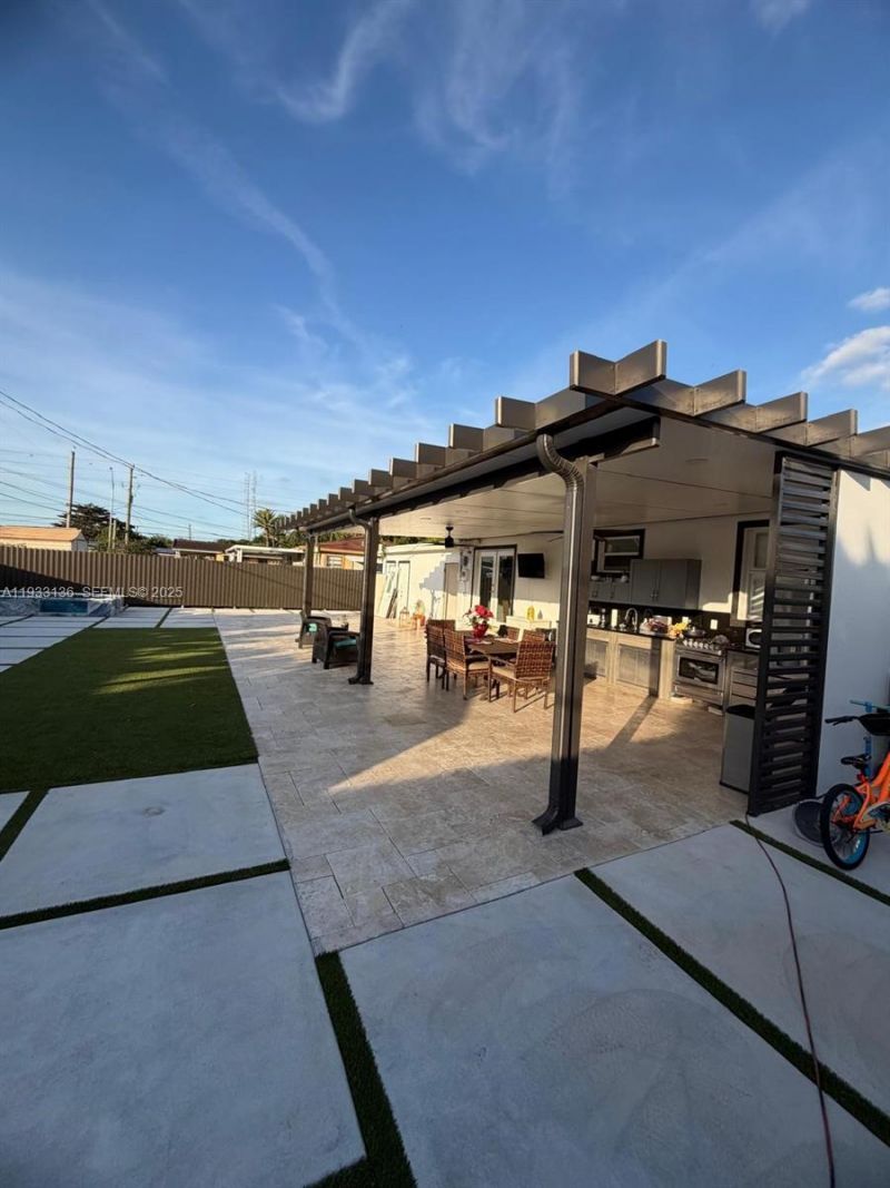 5168 E 8th Ln, Hialeah, FL 33013 Photo