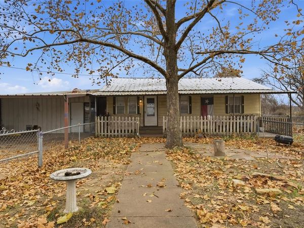 806 Hamilton Drive, Gholson, TX 76705