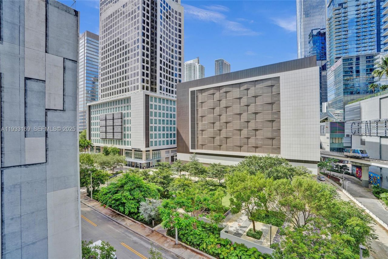 31 SE 6th St , Unit 805, Miami, FL 33131 Photo