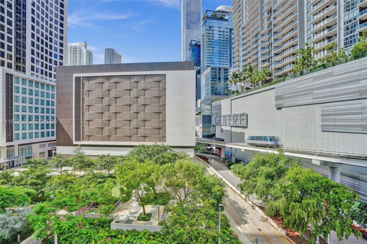 31 SE 6th St , Unit 805, Miami, FL 33131 Photo