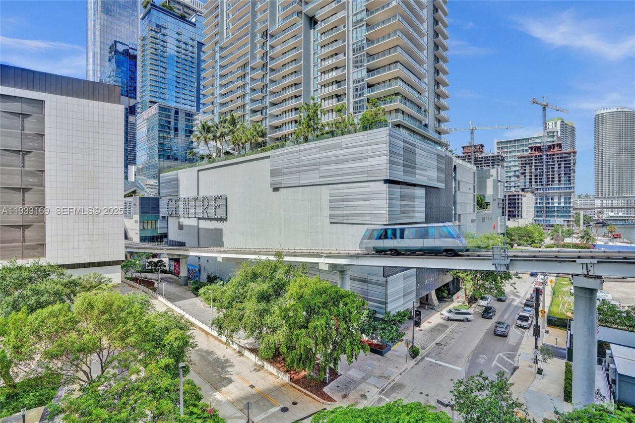 31 SE 6th St , Unit 805, Miami, FL 33131 Photo