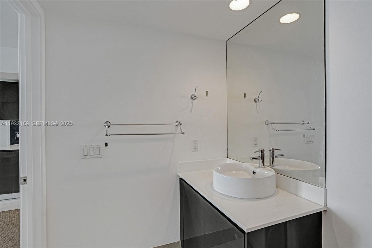 31 SE 6th St , Unit 805, Miami, FL 33131 Photo