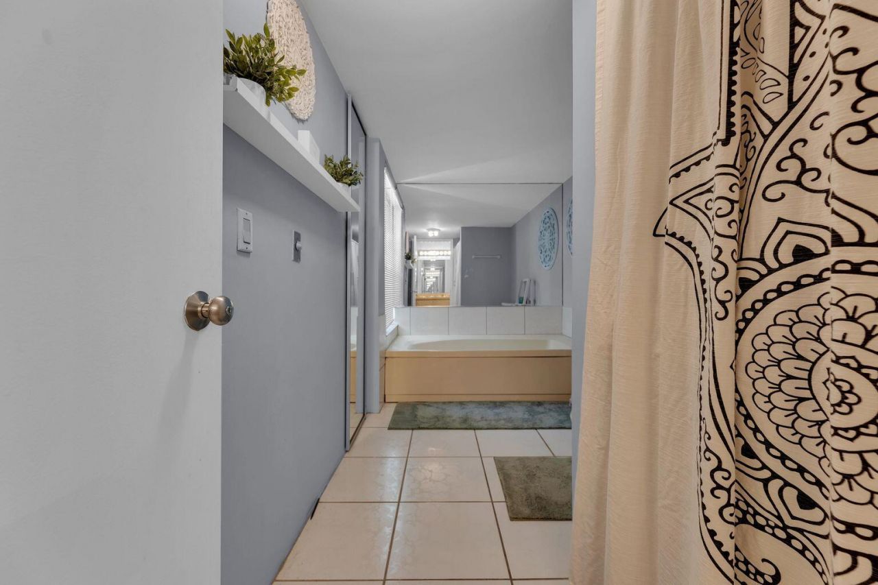 5650 Camino Del Sol, Unit 205, Boca Raton, FL 33433 Photo