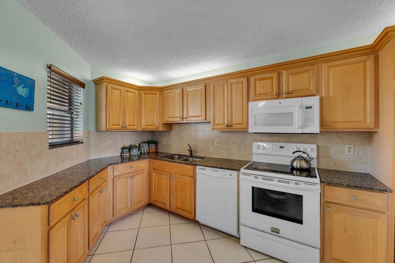 5650 Camino Del Sol, Unit 205, Boca Raton, FL 33433 Photo