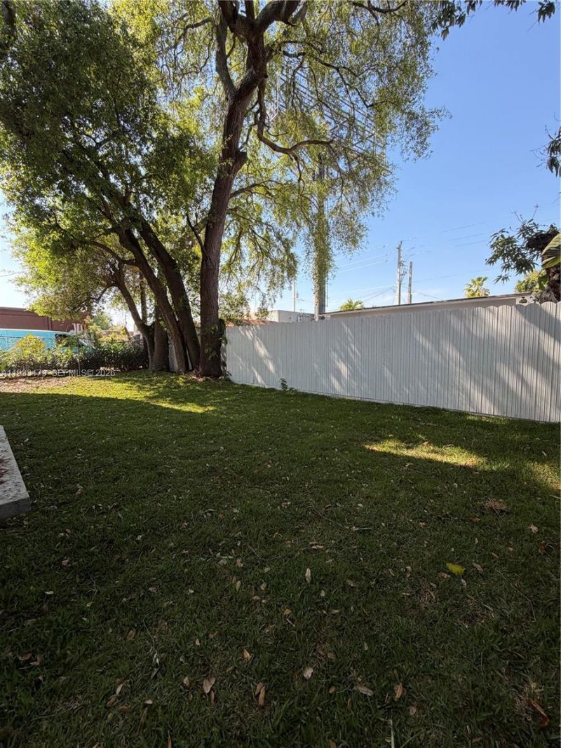 1629 NW 40th St, Miami, FL 33142 Photo