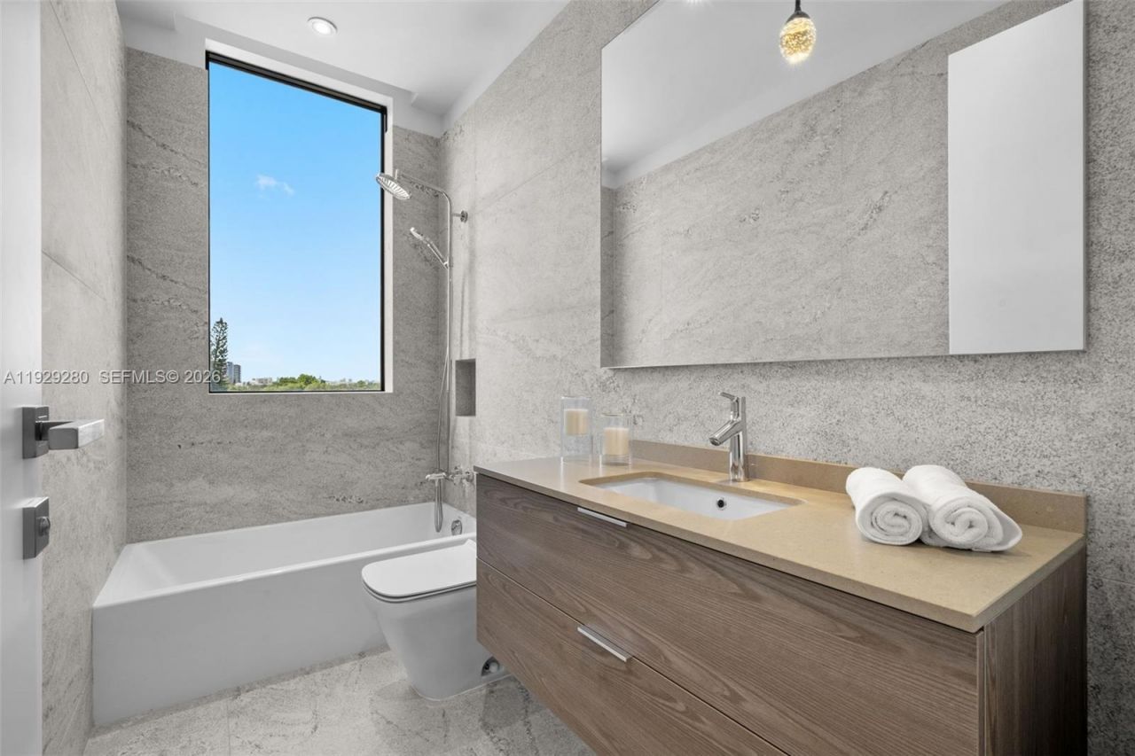 756 84th St, Unit B, Miami Beach, FL 33141 Photo