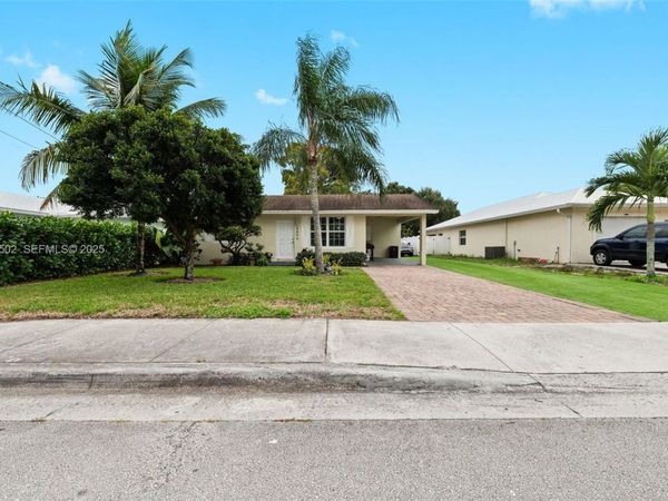 6894 3rd St , Jupiter, FL 33458