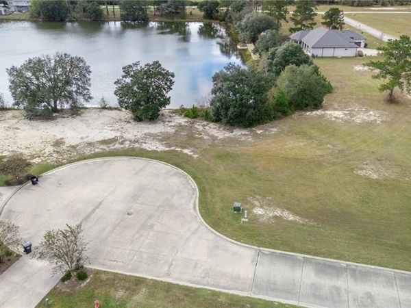 705 NORTHLAKE Drive, Covington, LA 70435