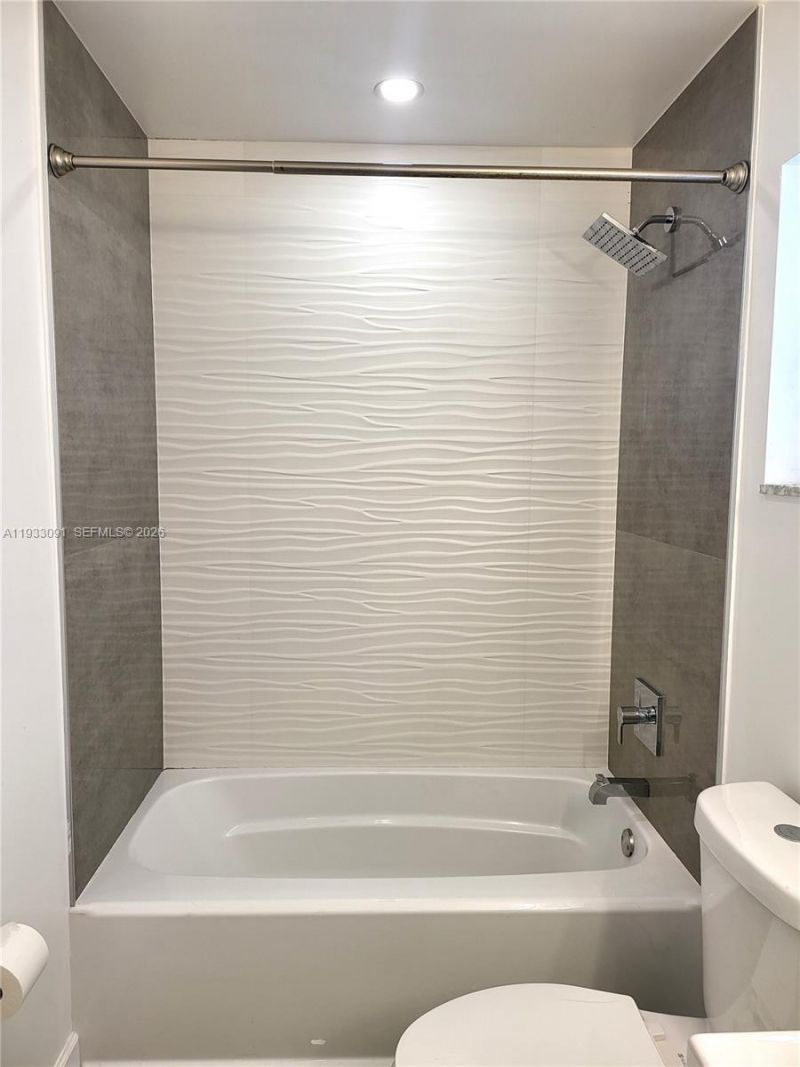 9723 N New River Canal Road, Unit 416, Plantation, FL 33324 Photo