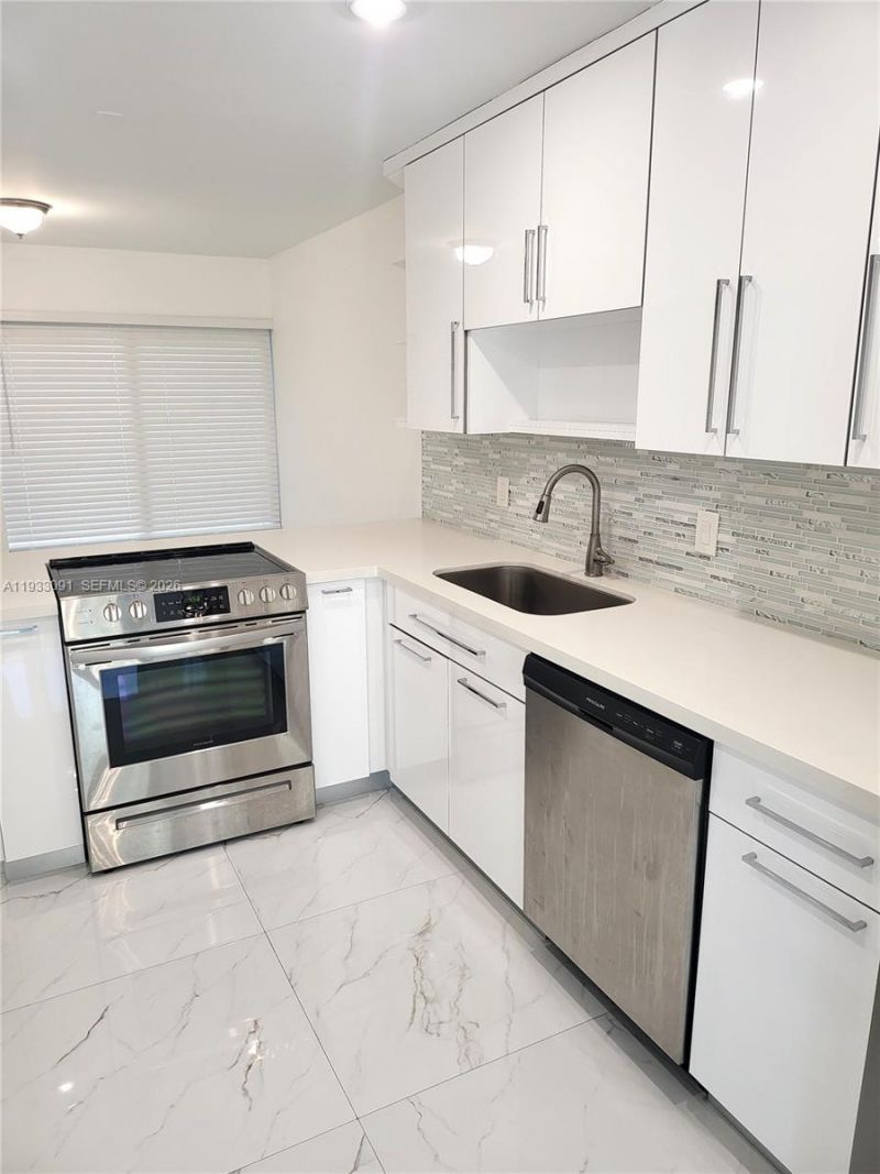 9723 N New River Canal Road, Unit 416, Plantation, FL 33324 Photo