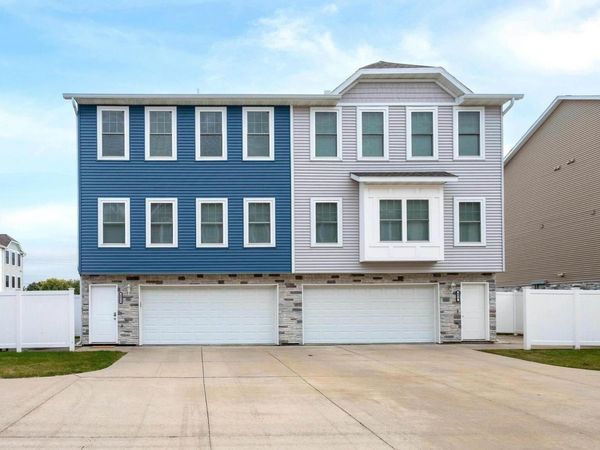 4833 Lauren Lane, Bettendorf, IA 52722