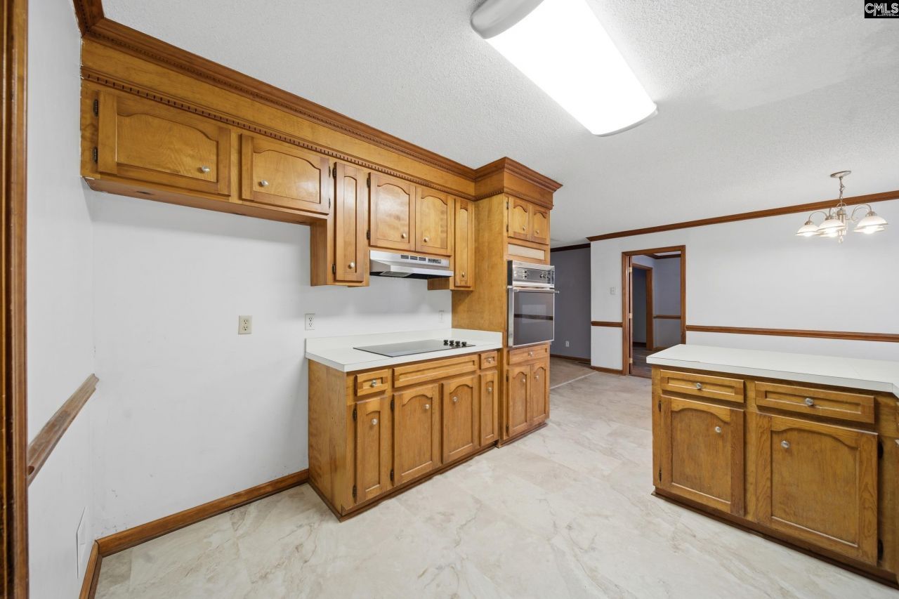 300 Lost Creek Drive  Photo 11