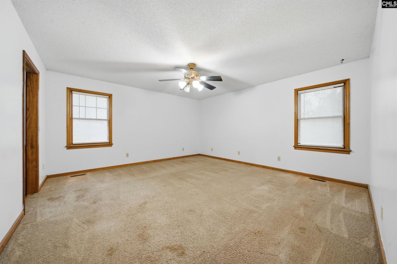 300 Lost Creek Drive  Photo 17