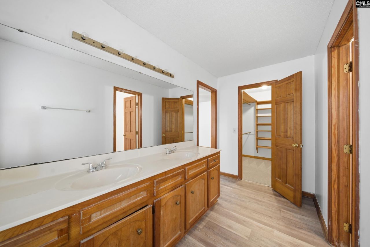 300 Lost Creek Drive  Photo 20