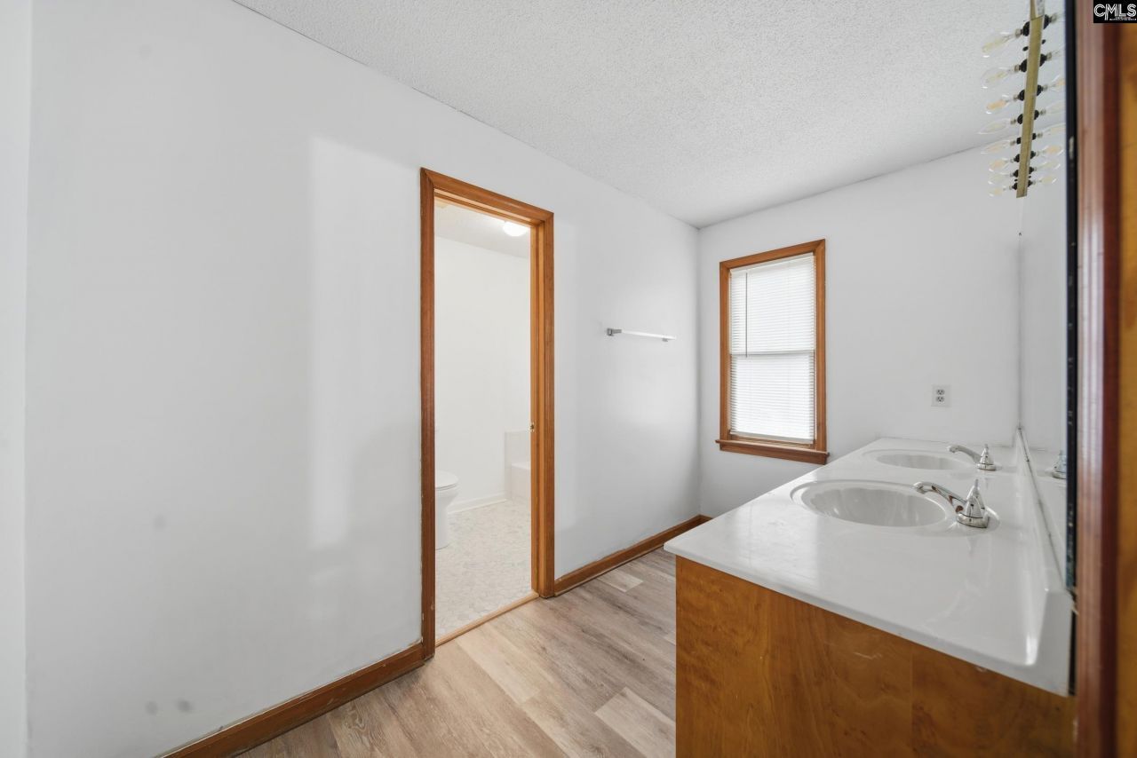 300 Lost Creek Drive  Photo 21