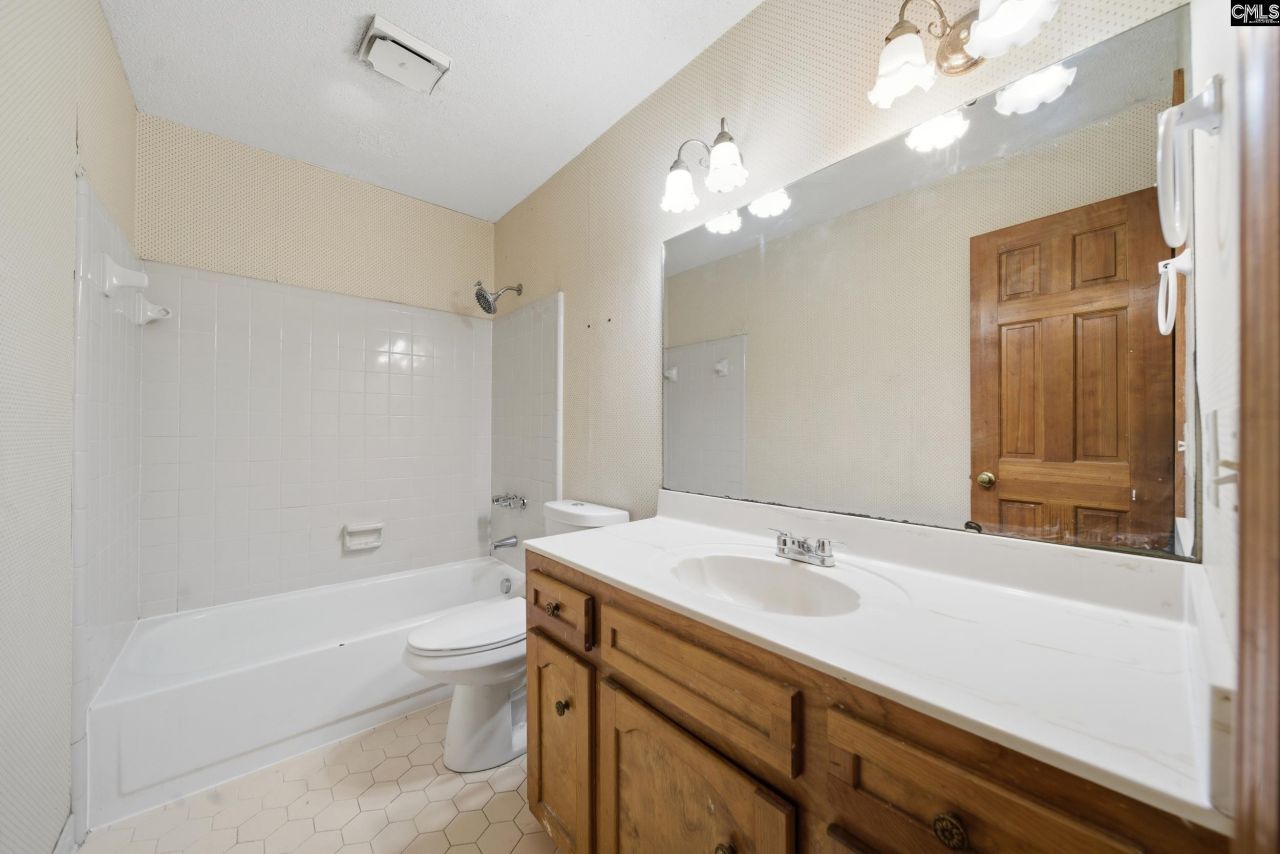 300 Lost Creek Drive  Photo 23