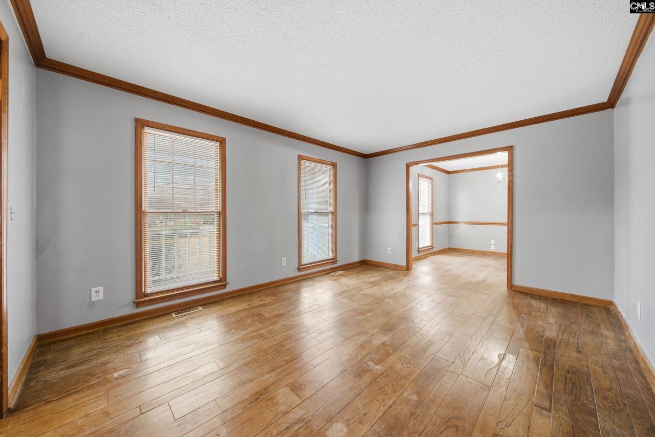 300 Lost Creek Drive  Photo 5