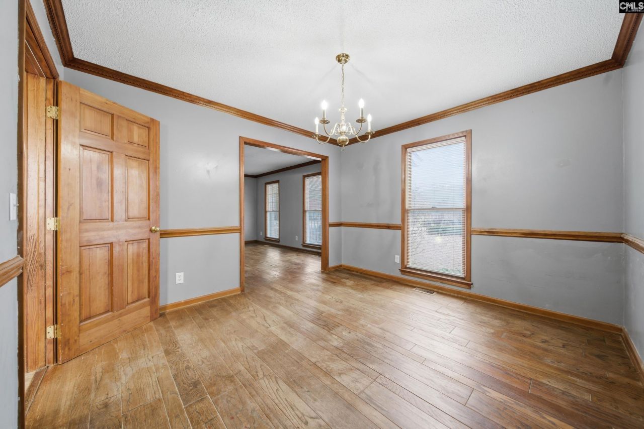 300 Lost Creek Drive  Photo 8