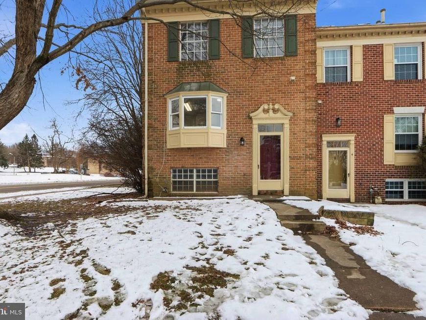 2 Valley Crossing Circle, Cockeysville, MD 21030 Main Photo