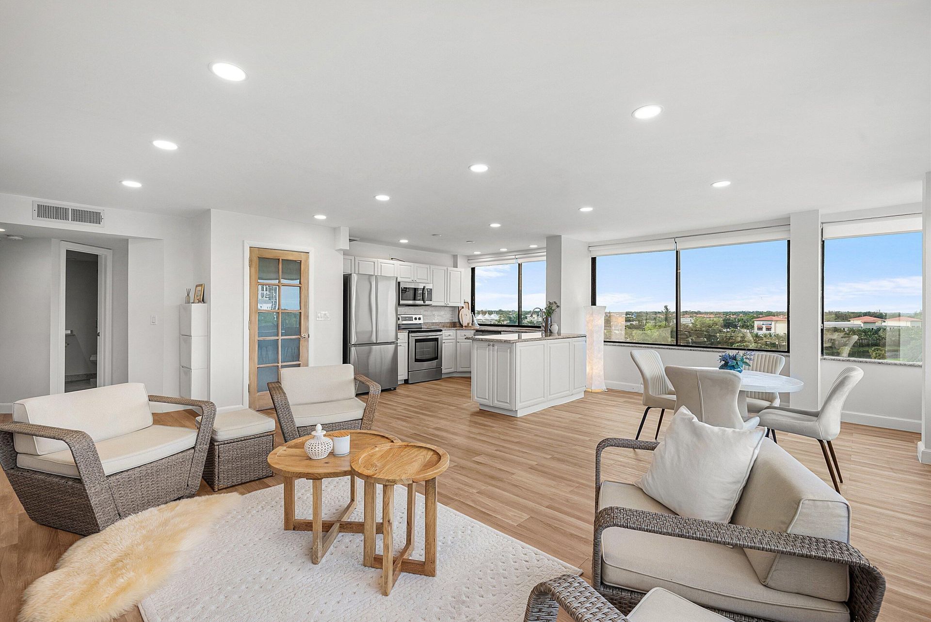 1500 Presidential Way, Unit 703, West Palm Beach, FL 33401 Photo