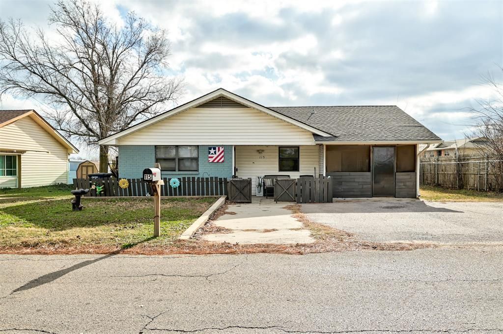 115 W Green Street, Meeker, OK 74855 Main Photo