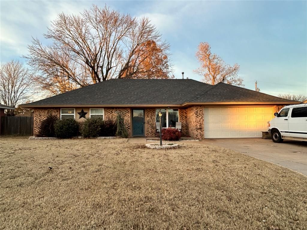 1429 Pine Avenue, Weatherford, OK 73096 Main Photo