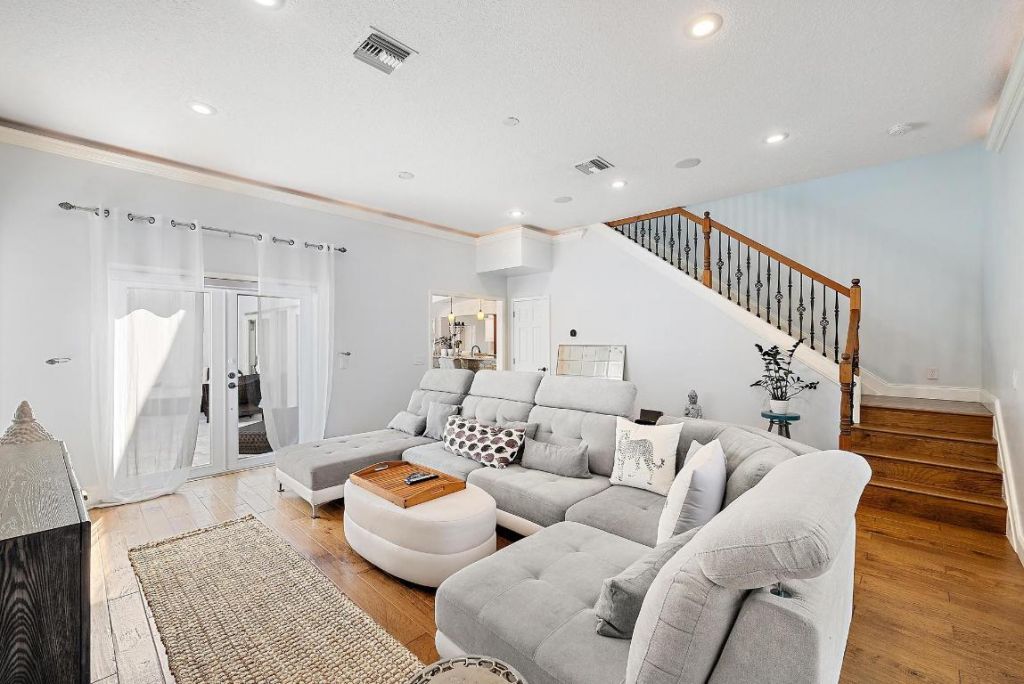 542 N Cypress Drive, Tequesta, FL 33469 Photo