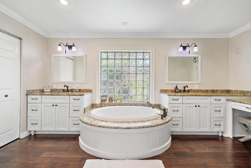 542 N Cypress Drive, Tequesta, FL 33469 Photo