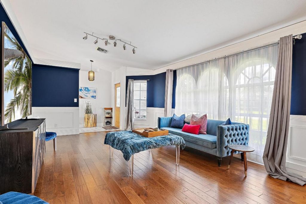 542 N Cypress Drive, Tequesta, FL 33469 Photo