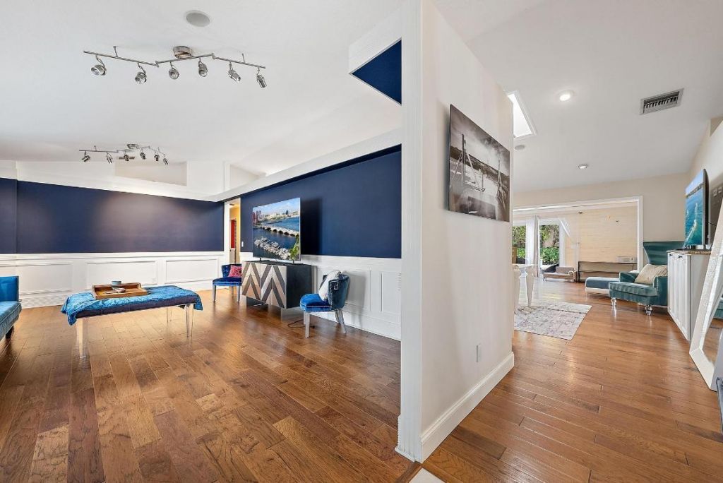 542 N Cypress Drive, Tequesta, FL 33469 Photo