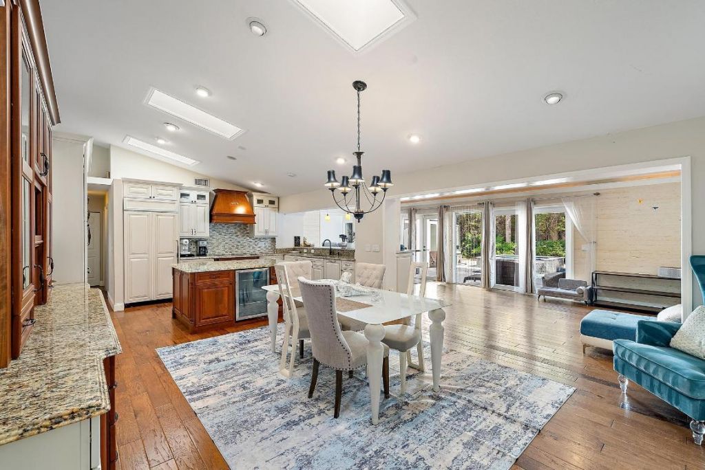 542 N Cypress Drive, Tequesta, FL 33469 Photo