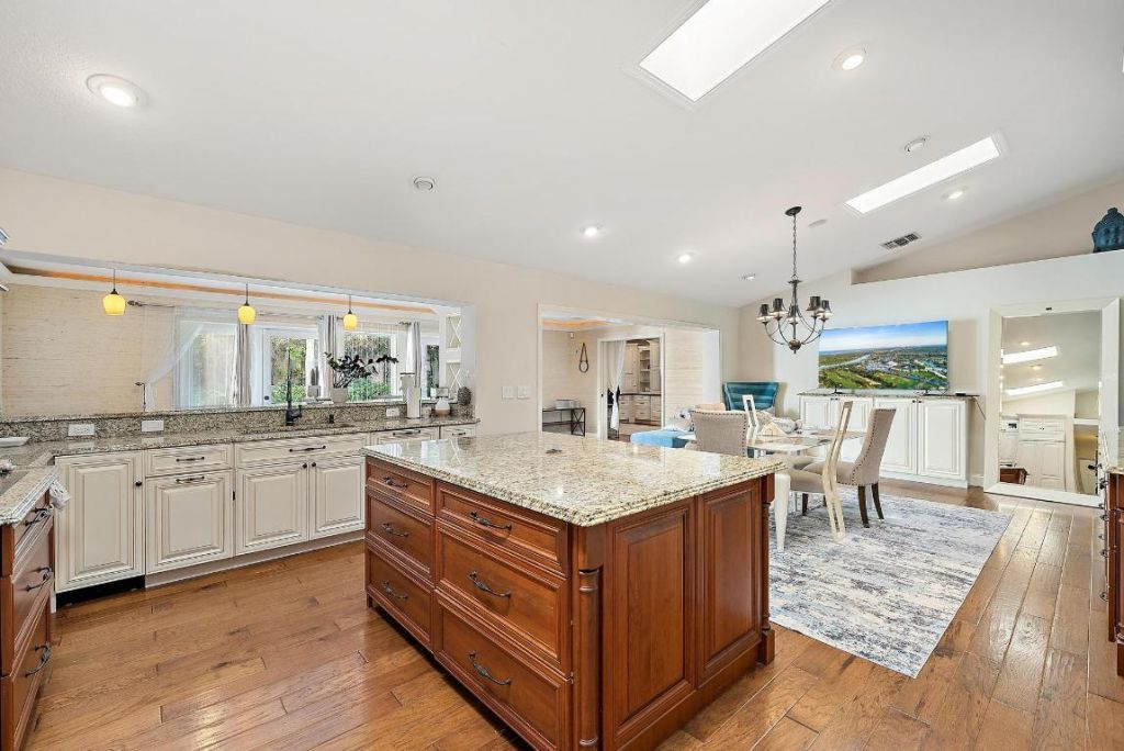 542 N Cypress Drive, Tequesta, FL 33469 Photo