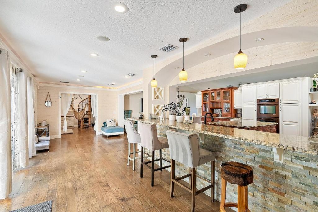 542 N Cypress Drive, Tequesta, FL 33469 Photo