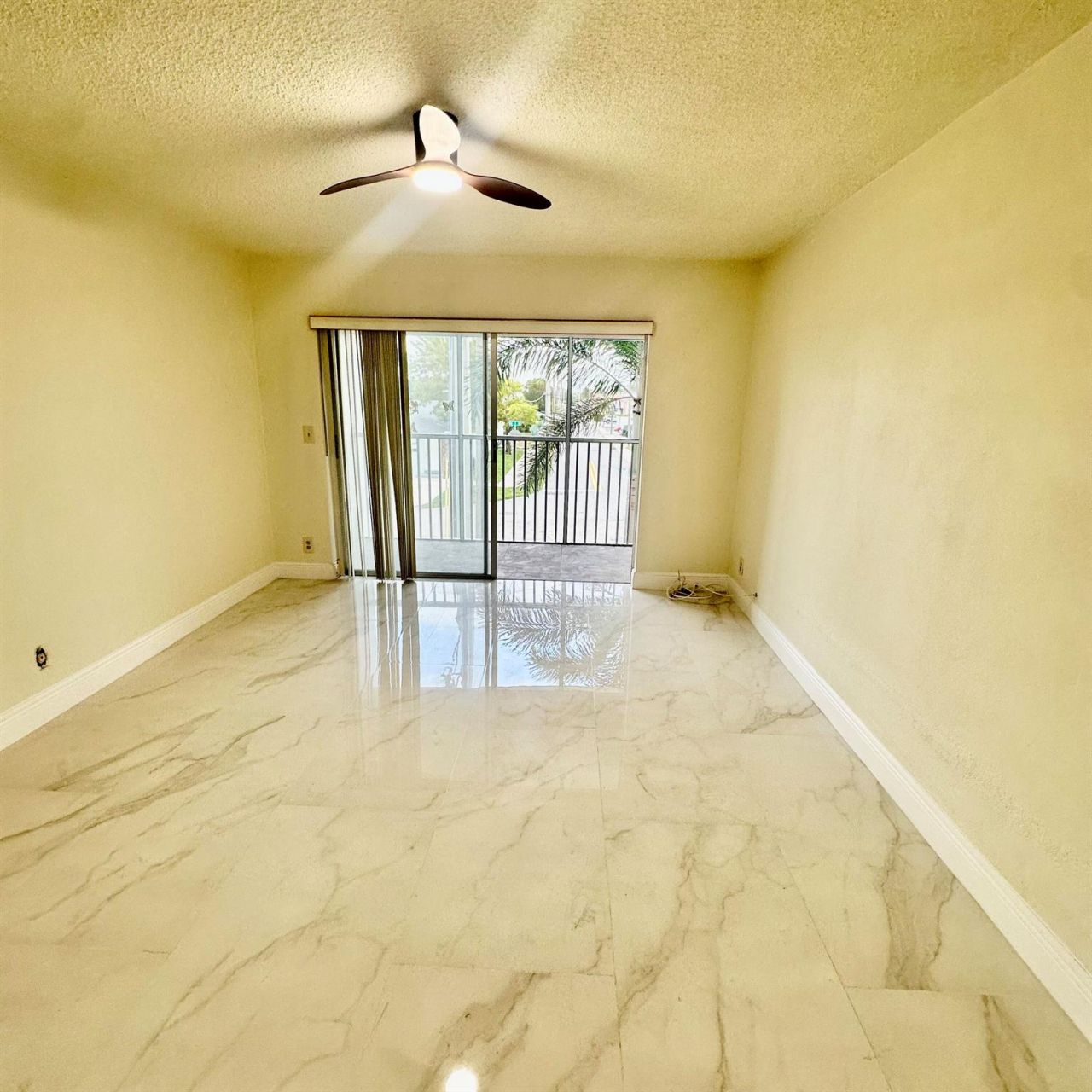 330 SE 2nd Street, Unit 202g, Hallandale Beach, FL 33009 Photo