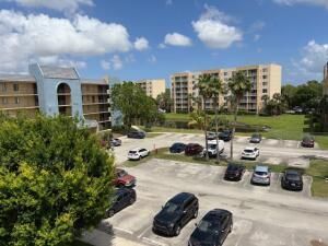 2820 Tennis Club Drive, Unit 401, West Palm Beach, FL 33417 Photo