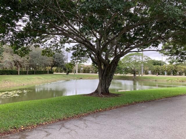 2820 Tennis Club Drive, Unit 401, West Palm Beach, FL 33417 Photo