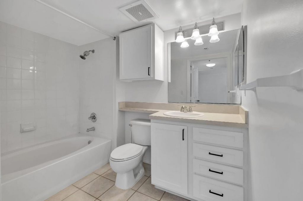 2665 SW 37th Avenue, Unit 207, Miami, FL 33133 Photo