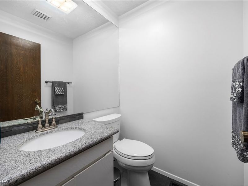 17933 Cliffside Drive, Strongsville, OH 44136 Photo 31