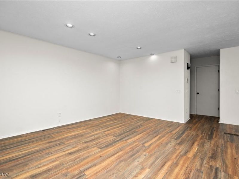 17933 Cliffside Drive, Strongsville, OH 44136 Photo 4