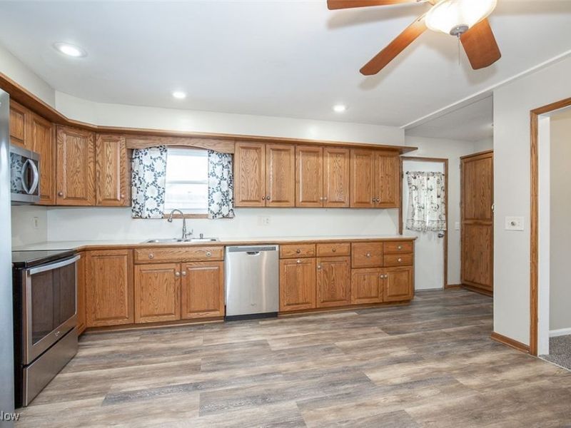 6501 Fox Tail Lane, Amherst, OH 44001 Photo 14