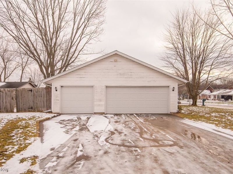 6501 Fox Tail Lane, Amherst, OH 44001 Photo 4