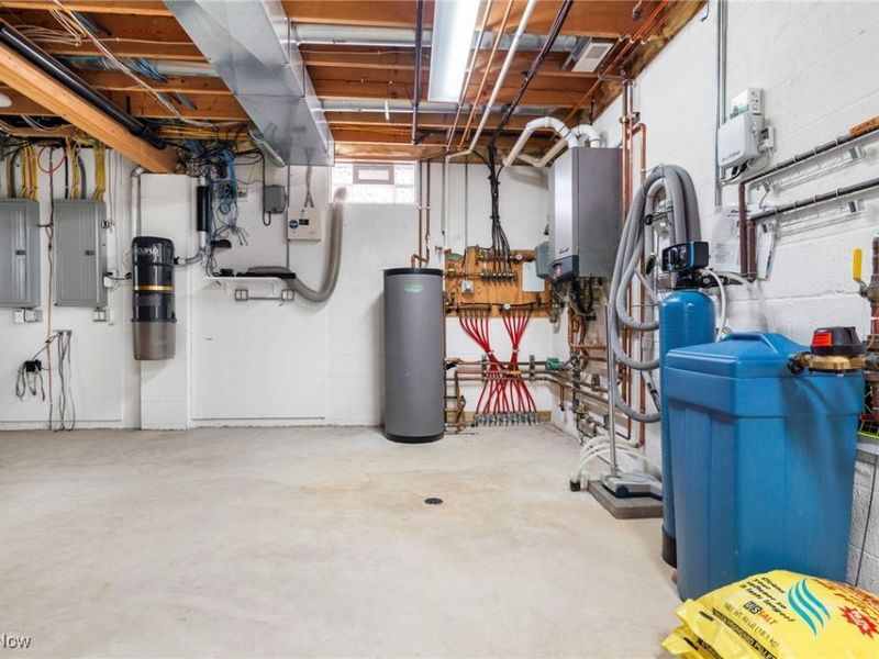 1847 Woodthrush Street NE, Canton, OH 44721 Photo 36