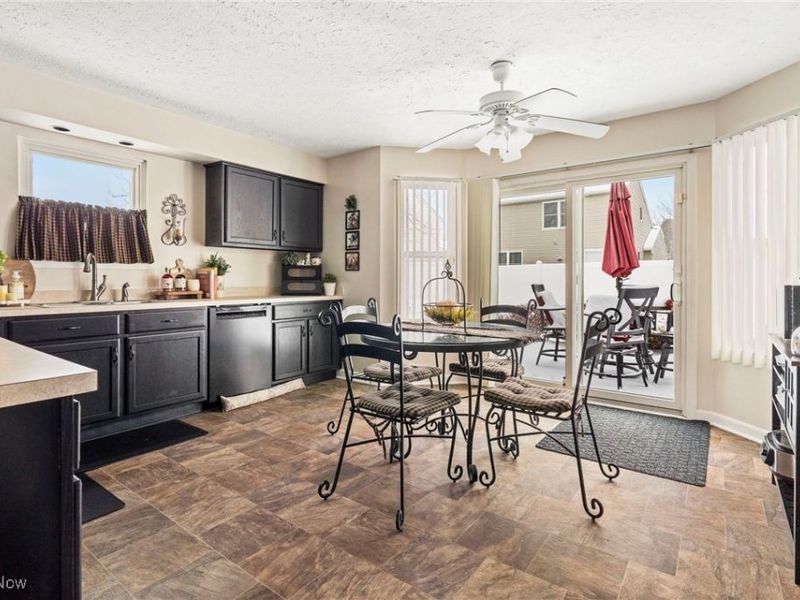 2162 Canterbury Circle, Akron, OH 44319 Photo 12