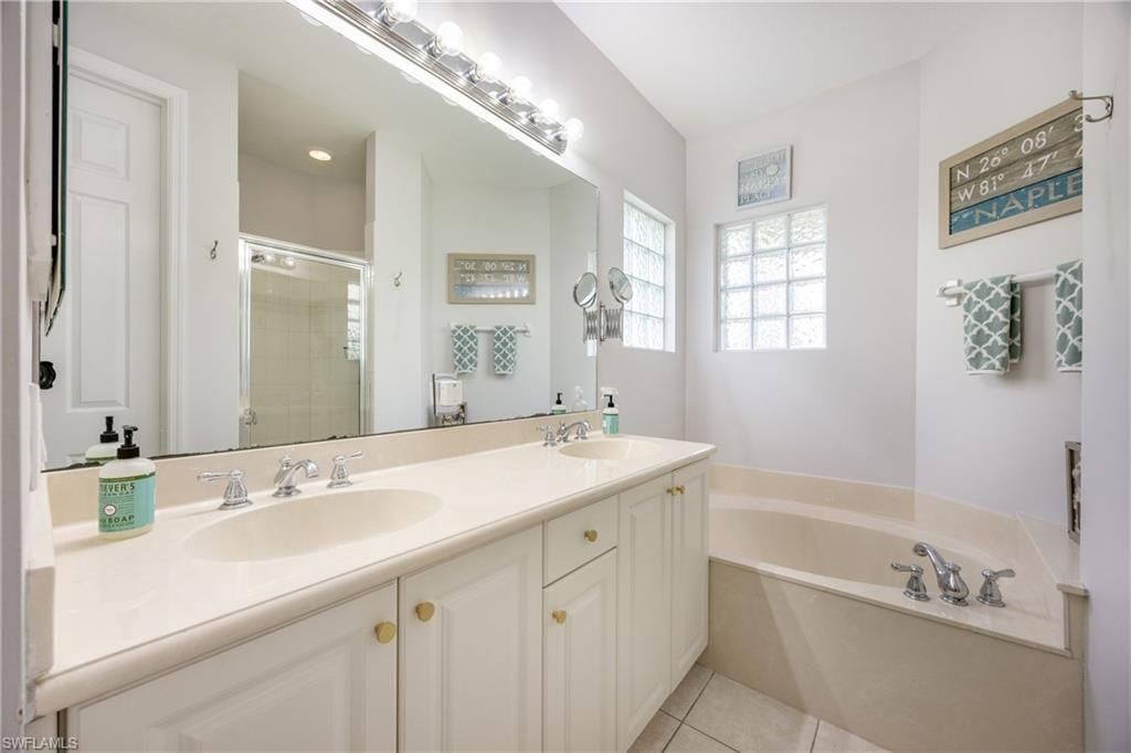 1320 Mariposa Cir, Unit 104, Naples, FL 34105 Photo