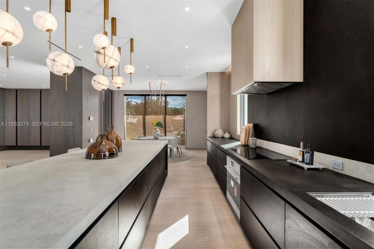 661 Melaleuca Ln, Miami, FL 33137 Photo